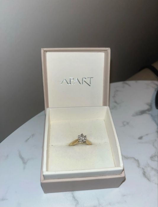 Okazja, Pierścionek Apart