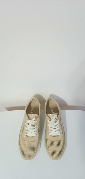 Жіночі кросівки MATERNA р.39 устілка 24,6 см