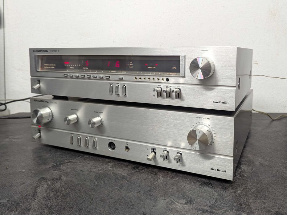 Комплект, стерео підсилювач Grundig V 1000 та тюнер Grundig T 3000.