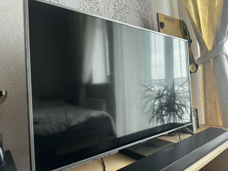 Телевізор Samsung QE49Q67