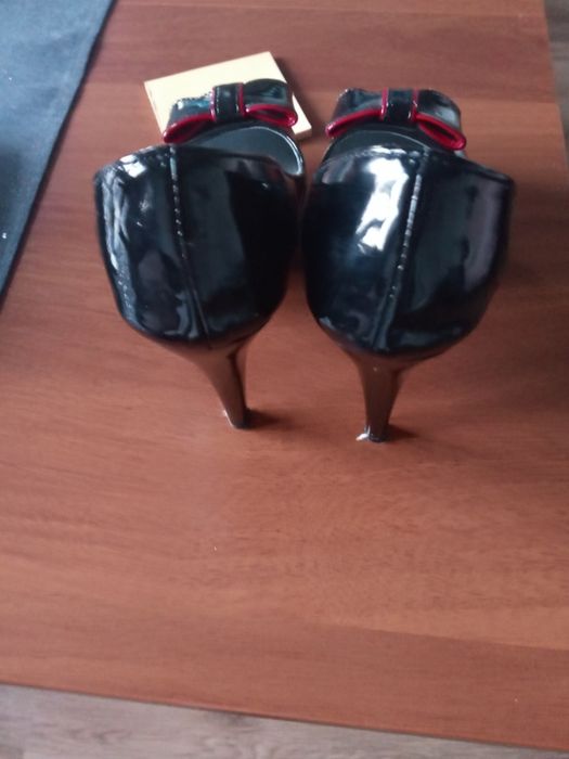 Czulenka 35 czarne obcas czetwone dodatki