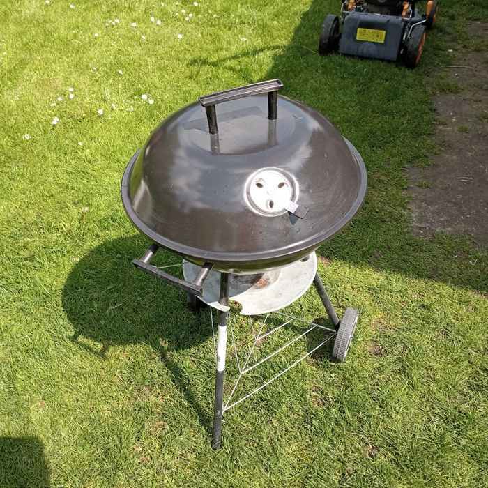 Grill ogrodowy na węgiel
