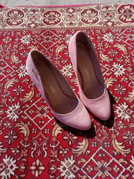 Buty na wygodnym słupku