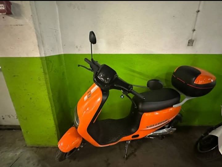 Mota elétrica com papeis e garantia