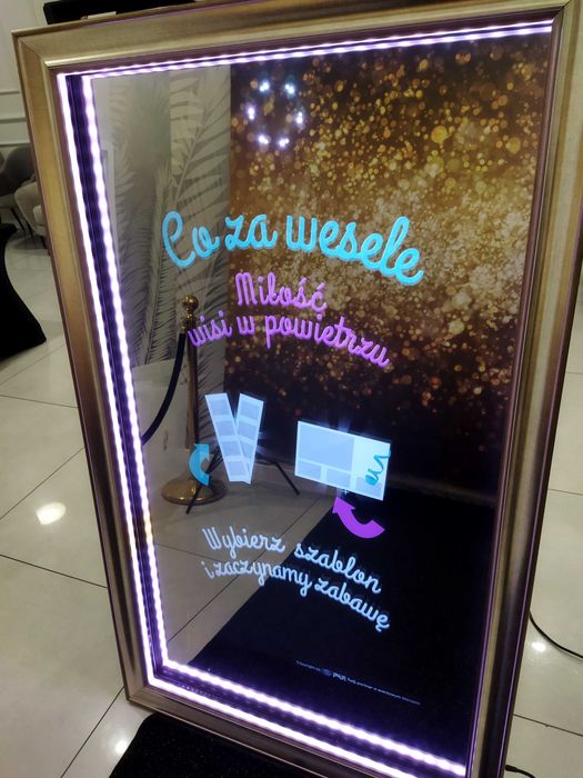 Fotolustro, Ciężki dym, Napis LOVE, Fontanny Iskier1