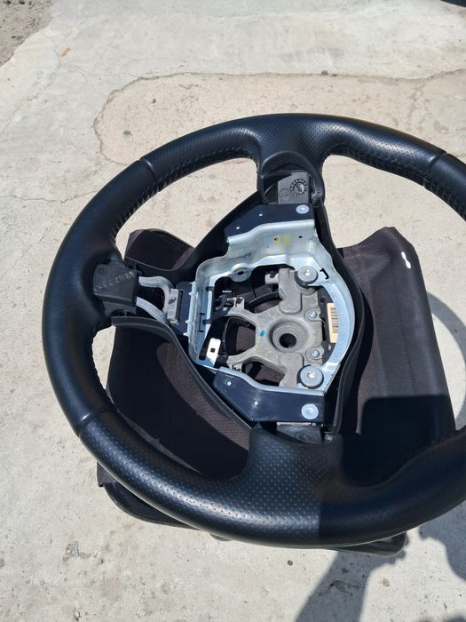 Кермо Ніссан Жук