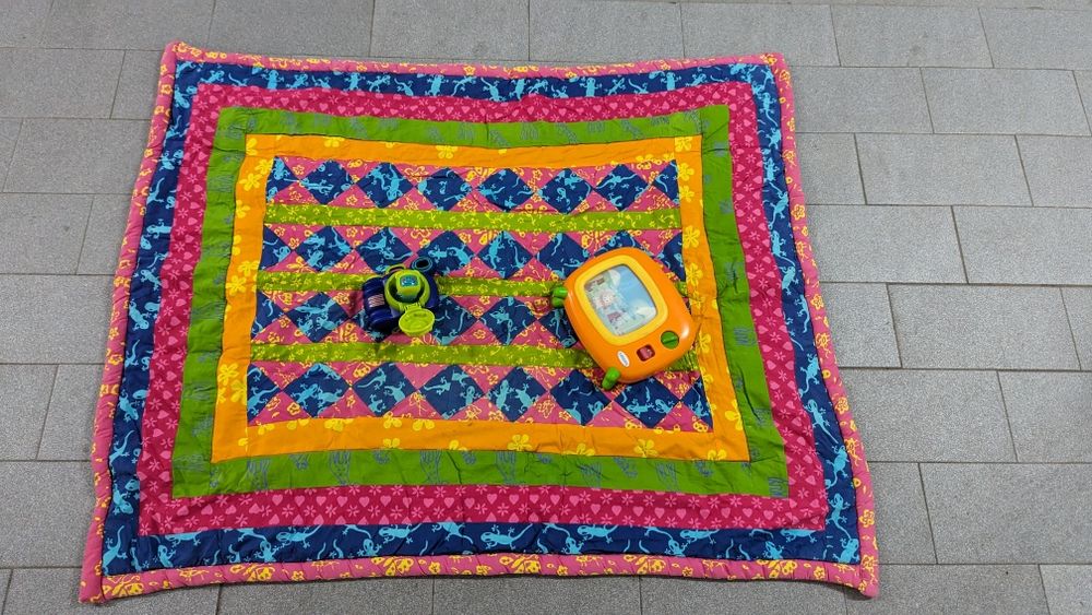 Manta bebé + 2 brinquedos