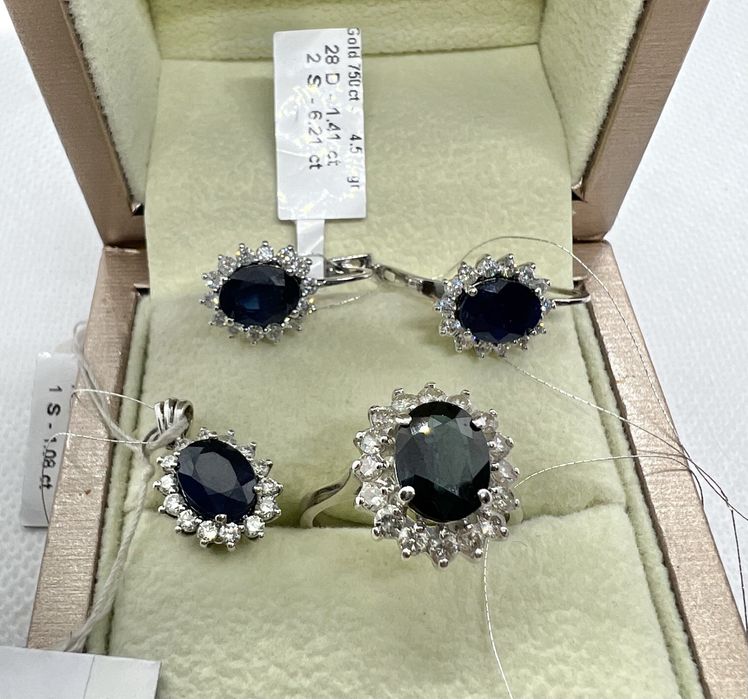 Набір. Золоті сережки , каблучка , кулон з сапфірами та діамантами.