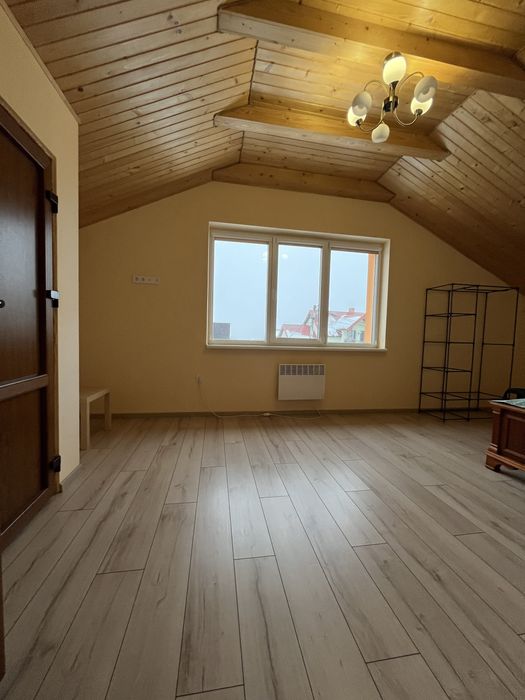 Готовий будинок біля лісу,поруч міста,готовий до заселення.