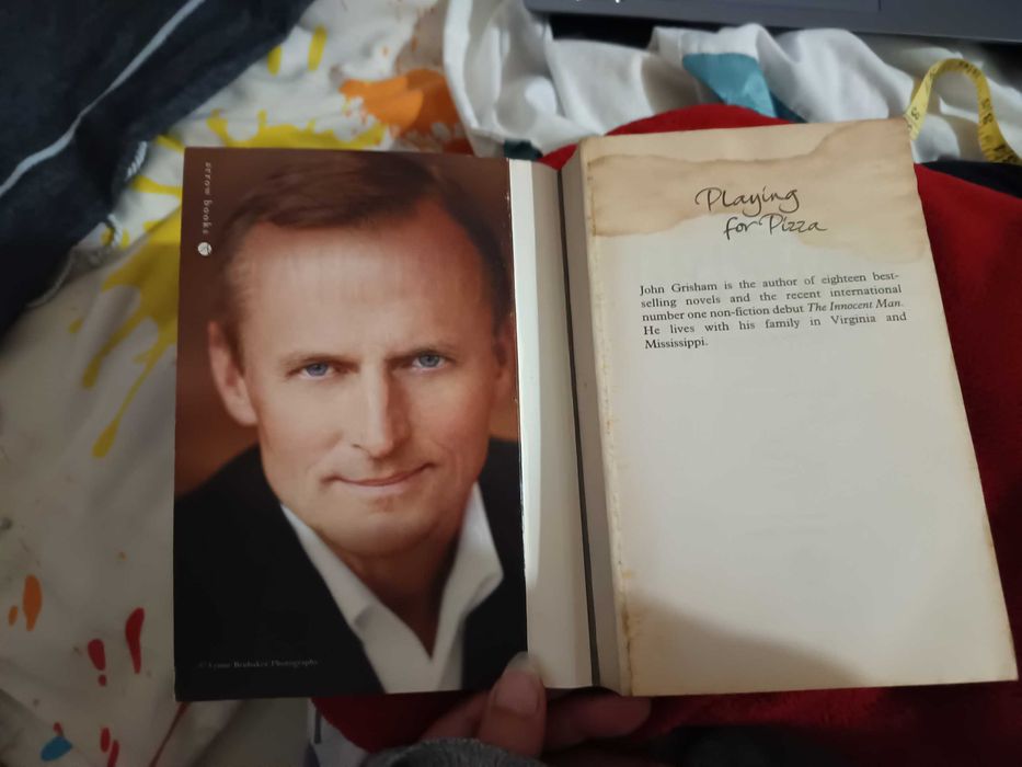 Livro de John Grisham " Playing for Pizza" - Ref.: L - 4