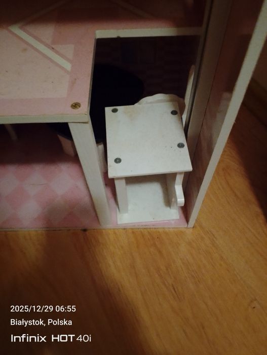 Domek dla lalek bez wyposażenia