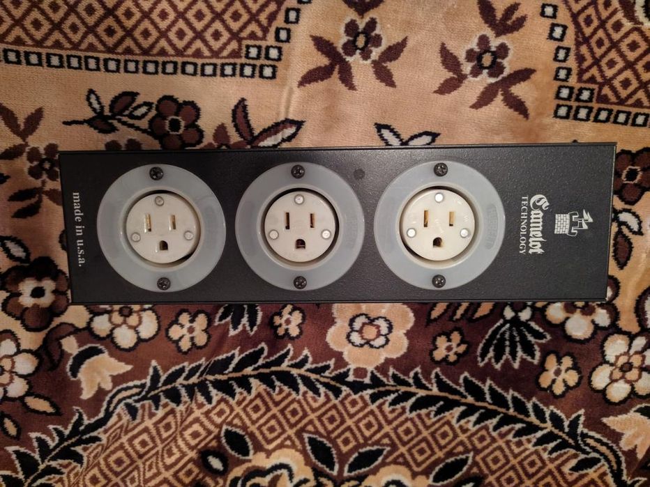 Дистрибьютор питания Camelot Technology Tap 
3