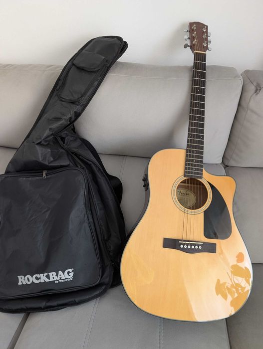 Guitarra semi acústica Fender CD 60CE