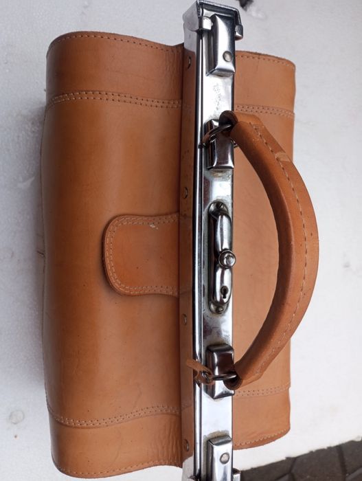 Torebka lekarska skórzana w b. dobrym stanie