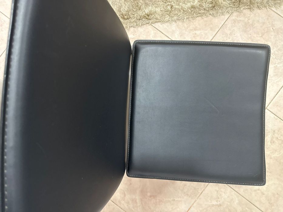 Vendo móvel de tv e cadeiras