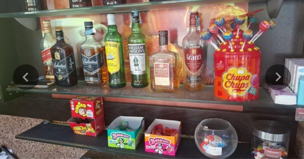 Balcão expositor ( 1 Refrigerado,1 quente e um Natural)