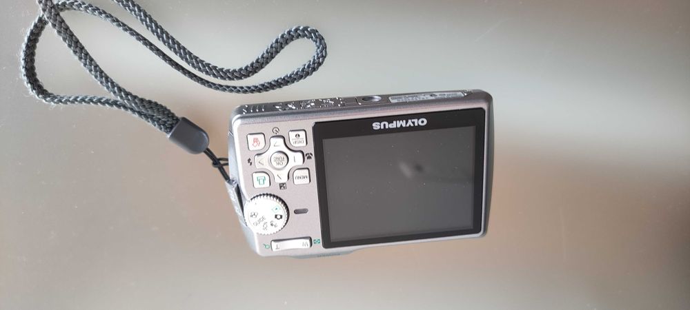 Máquina fotográfica compacta Olympus U 700 (7.1 MP)