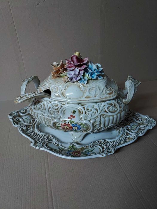 Terrina com Colher e Prato – Cerâmica de Alcobaça