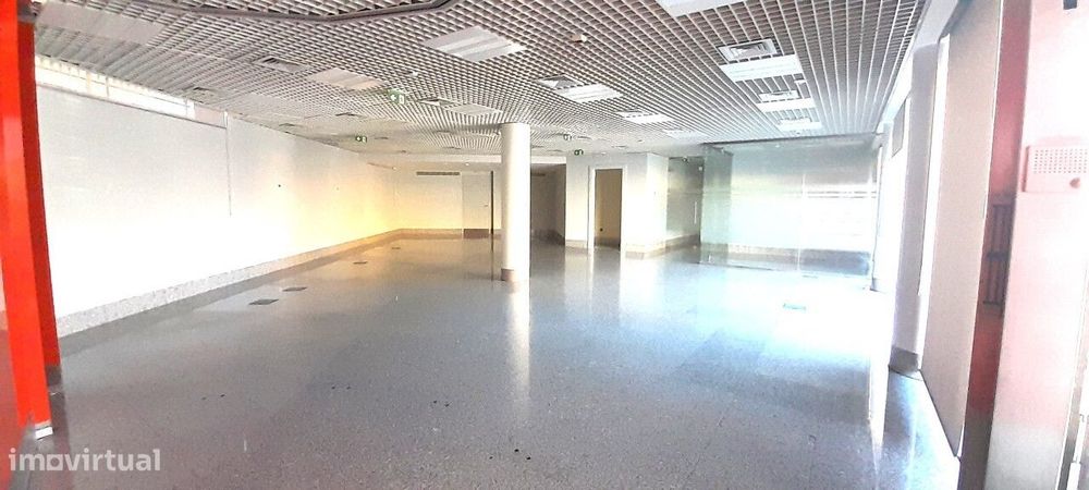 Loja em São João da Madeira para arrendar