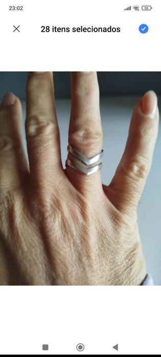 Anel em prata em forma de V