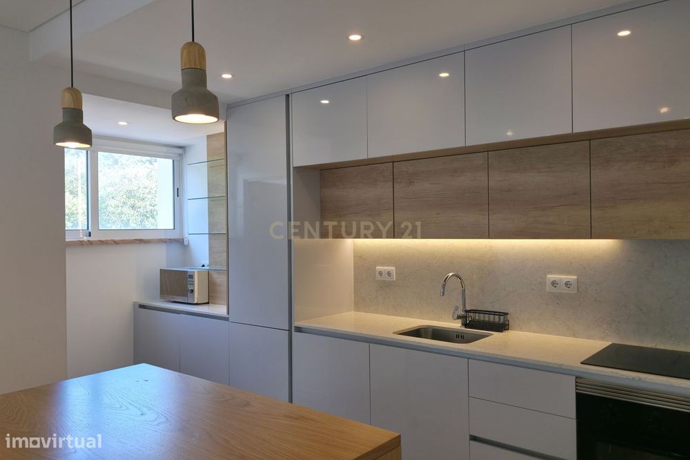 Refurbished T2 Apartment, Oeiras.