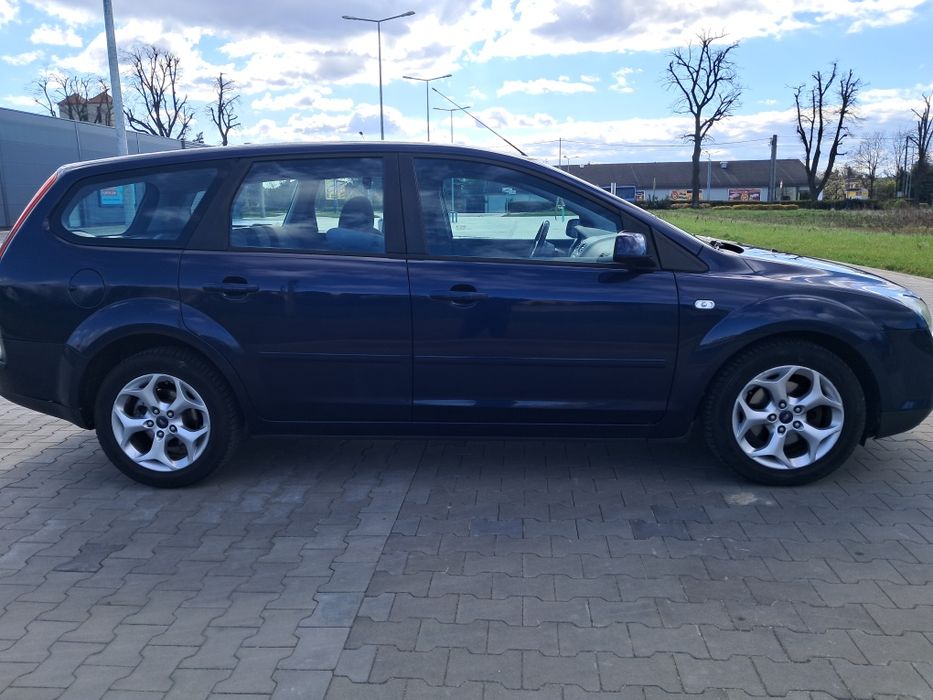 Ford focus2  1.6 benzyna