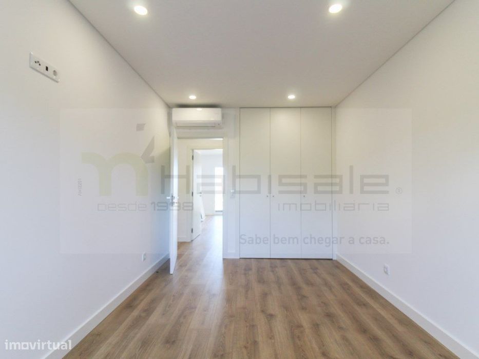 Apartamento T3 com varanda e barbecue | Paradela, Santo António dos...