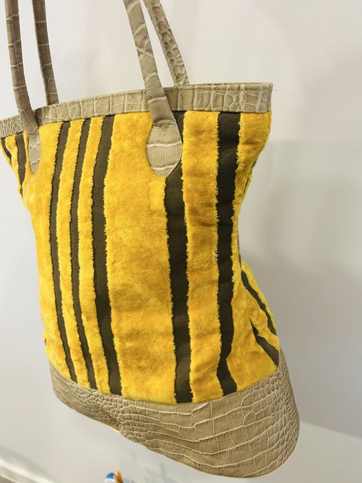 Mala NOVA ÉMOI,  em tecido com apontamentos em pele de vaca.