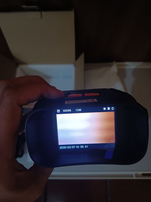 Binóculos digitais de visão noturna por infravermelhos
