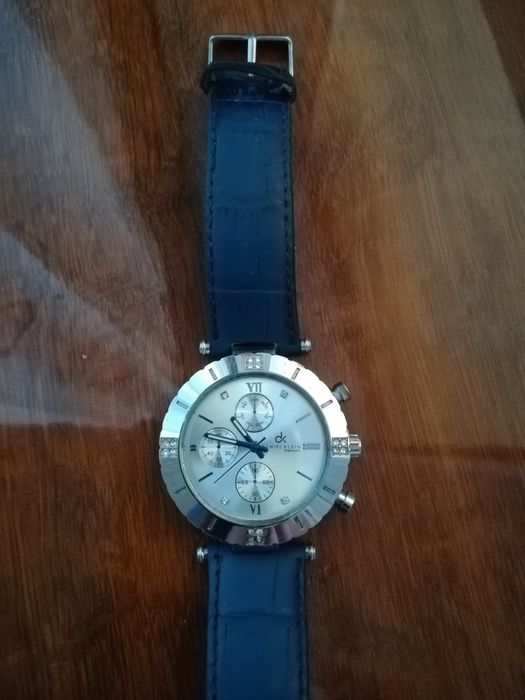 Продам женские часы