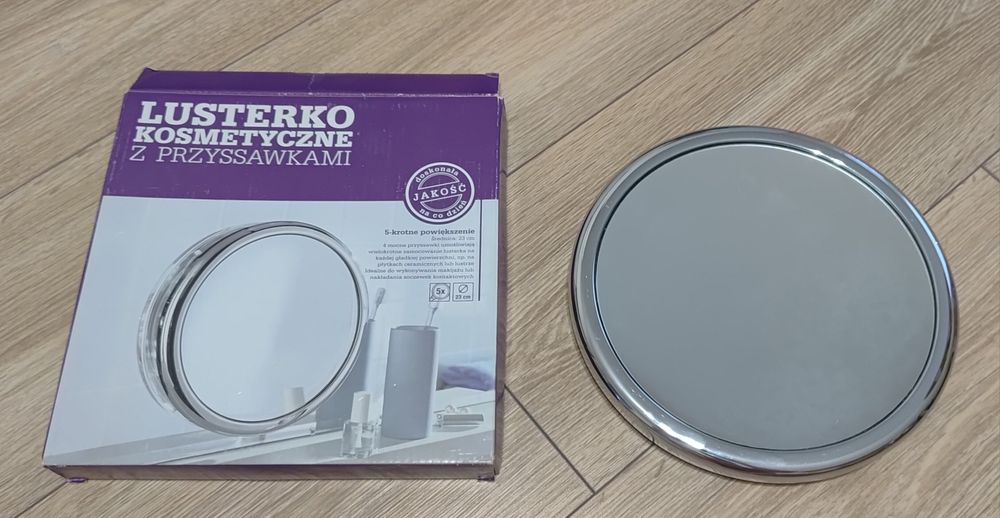 Lusterko z przysawkami