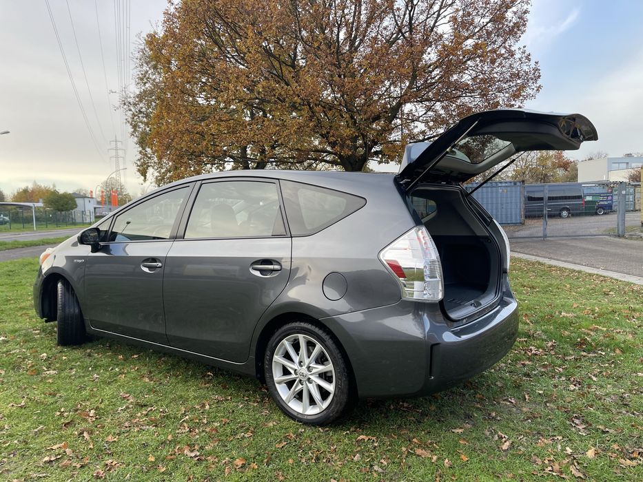 Toyota Prius +V газ  2012 .11  новая батарея