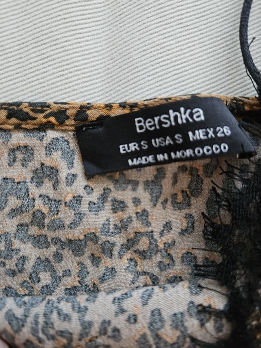 Koszulka w panterke S bershka