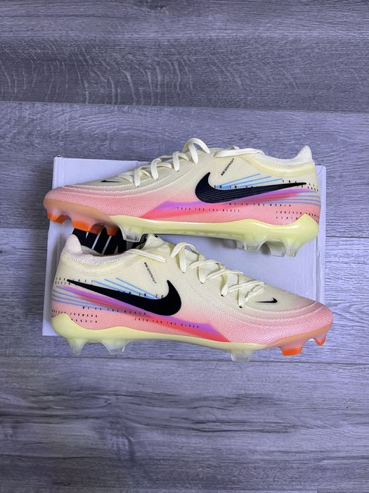 Футбольні бутси Nike