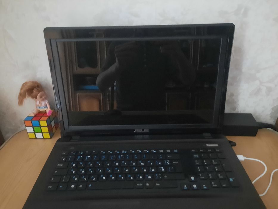 Asus a93s 18 дюймів