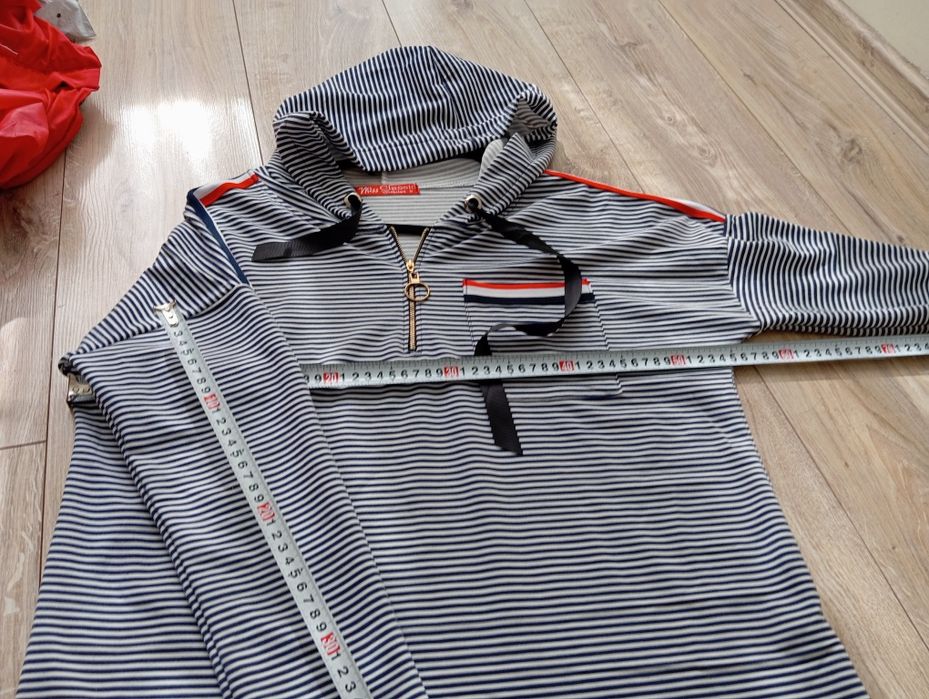 Bluza z kapturem w paski