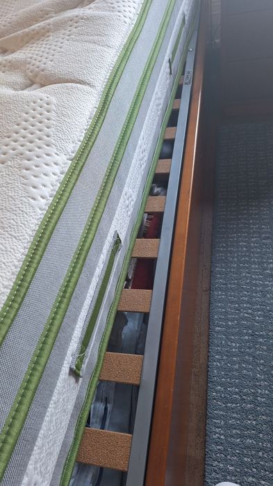 Cama de solteiro e colchão