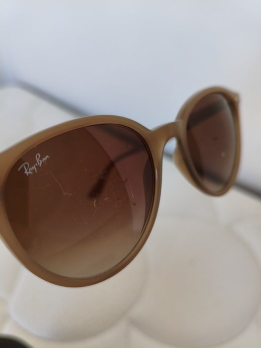 Óculos de sol Rayban danificados