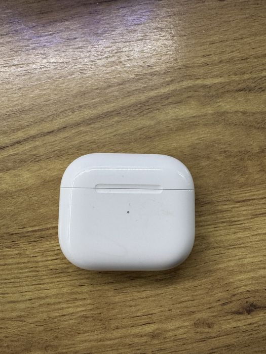 Кейс для навушників Apple AirPods 3