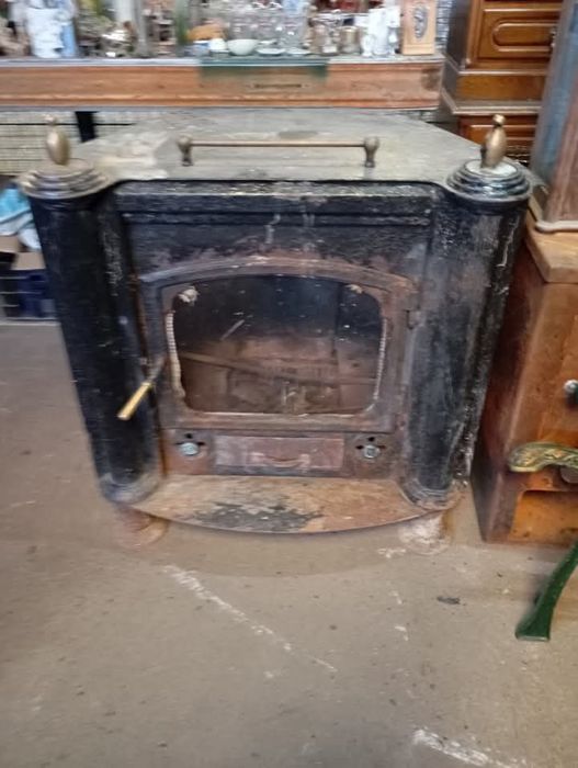 Vendo esta salamandra muita bonita bom estado