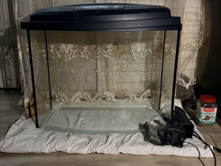 Продам акваріум на 80 літрів з фільтром в комплекті