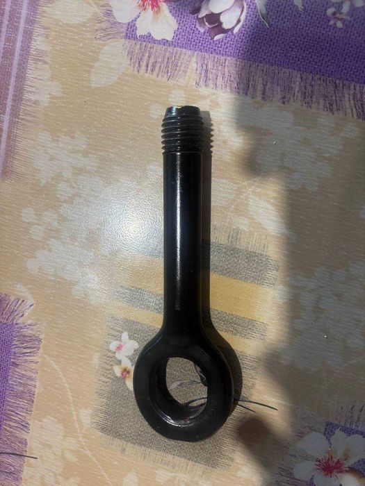 крюк буксировочний kia