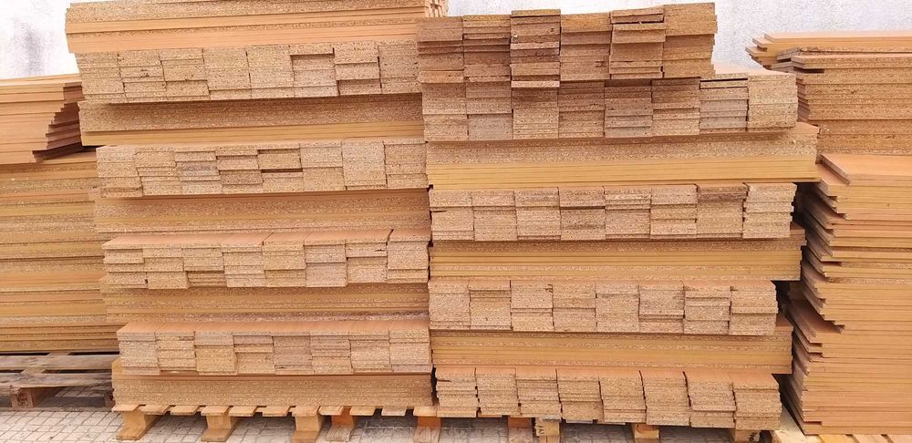 Prateleiras / móveis em Faia