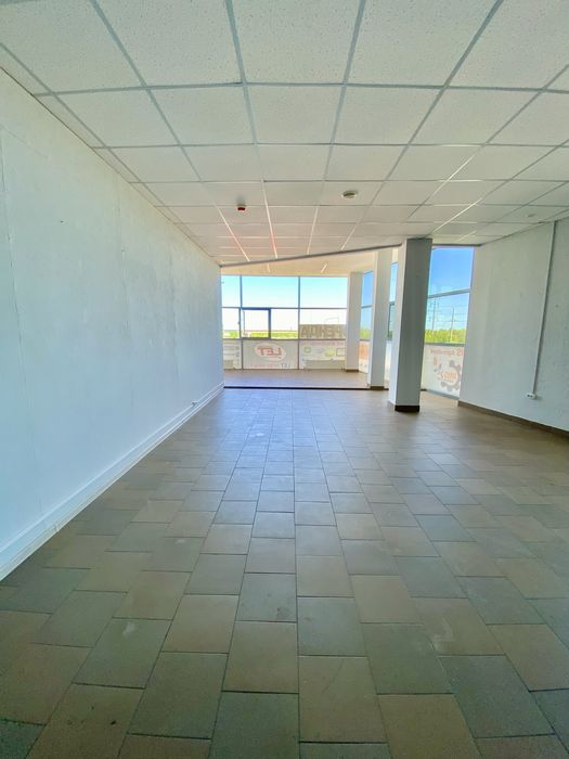 Продаж комерційного приміщення. Бізнес центр. Земельна ділянка