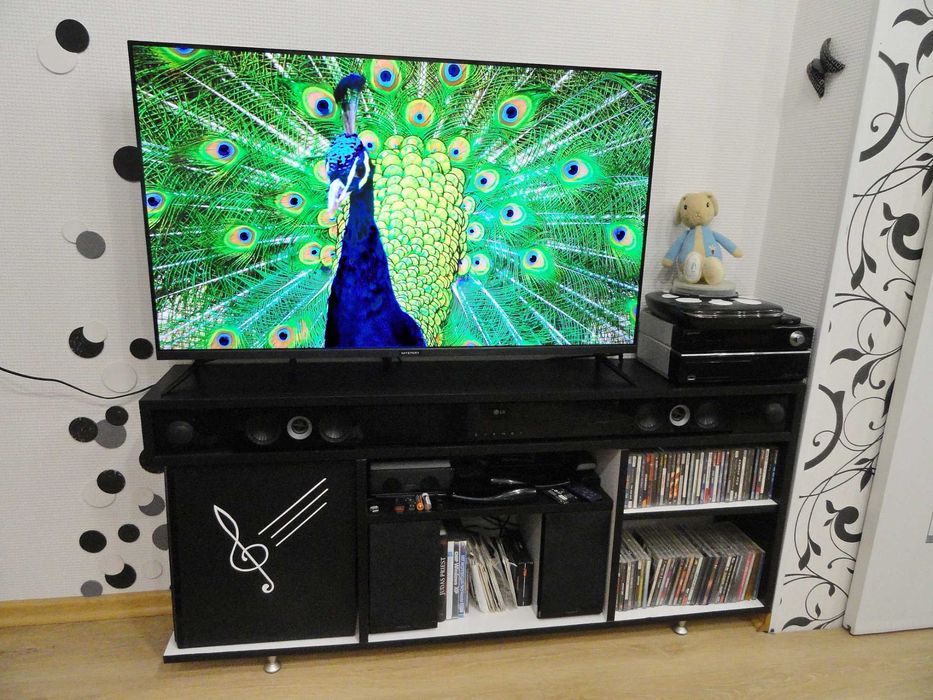 Безрамочный 4К смарт Hisense 43"