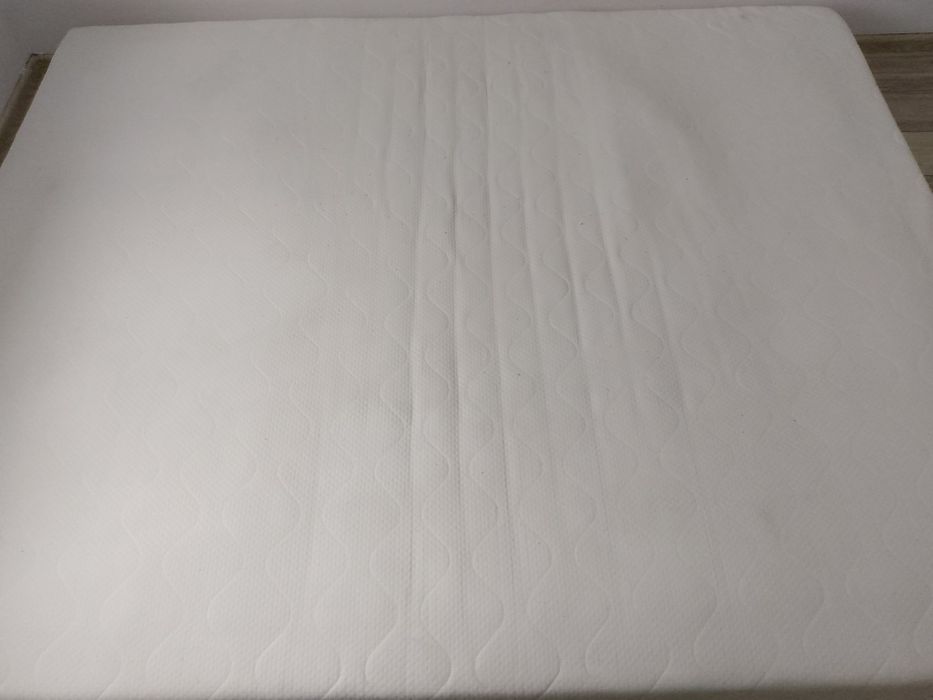 Materac 160x200 sprężynowy.