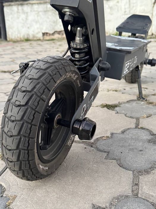у продажі електро самокат kukirin g2