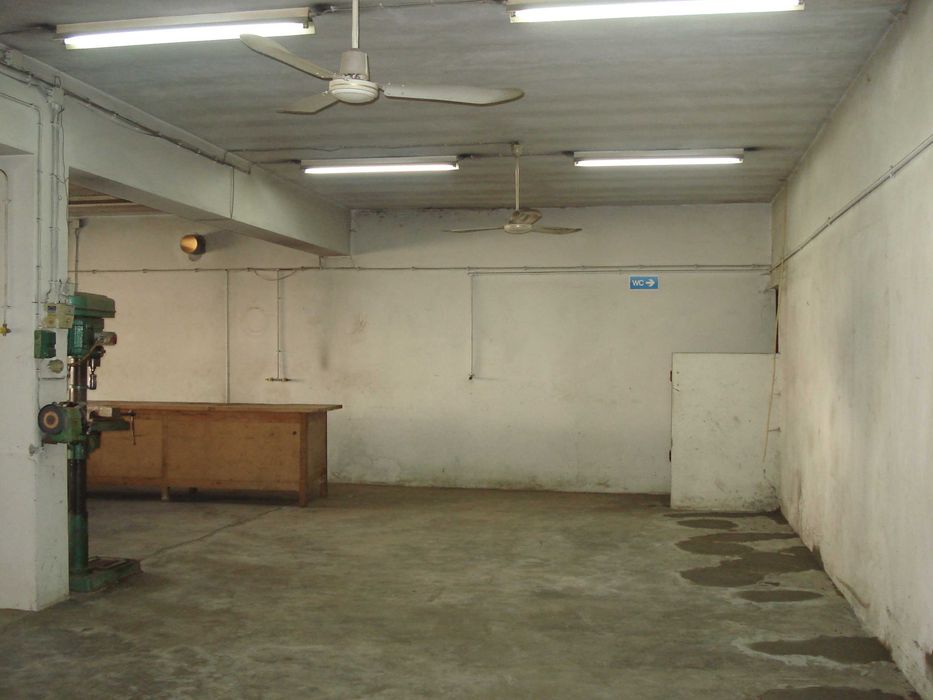 Imóveis → Estabelecimentos Comerciais → Arrendar → Armazéns / Oficinas / Espaços Industriais