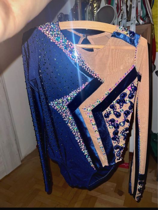 strój do gimnastyki artystycnej