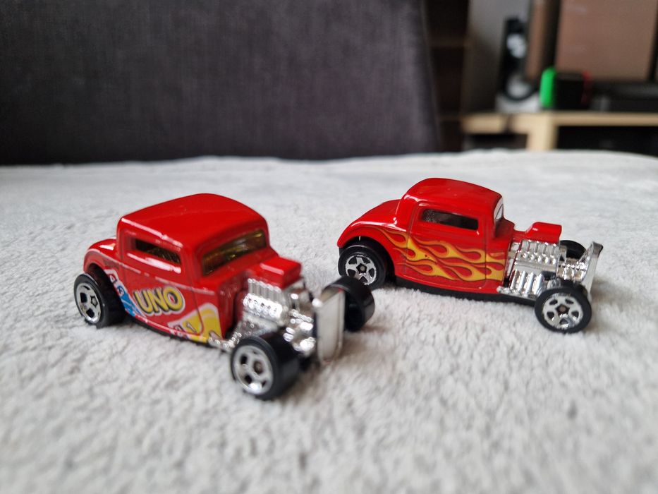 2 resoraki Hot Wheels Ford '32 UNO/ Ford '32